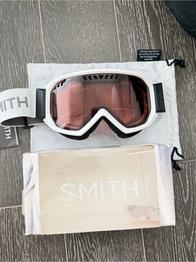 SMITH White Frame Snow Ski Goggles with Pink-Tinted Lens